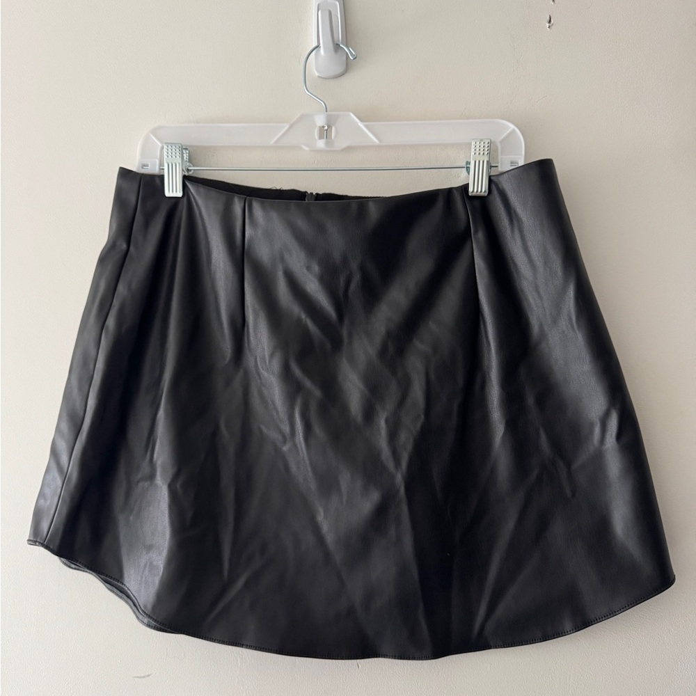 ASOS Black Faux Leather Mini Skirt Curved Hem - Picture 1 of 8